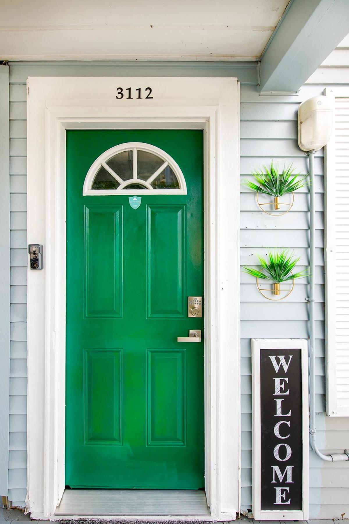The Tremont Emerald - By Christmas Story House - Historic Charm & Modern Comfort Near Downtown With Parking, 300Mb Wifi & Self Check-In Кливленд Экстерьер фото