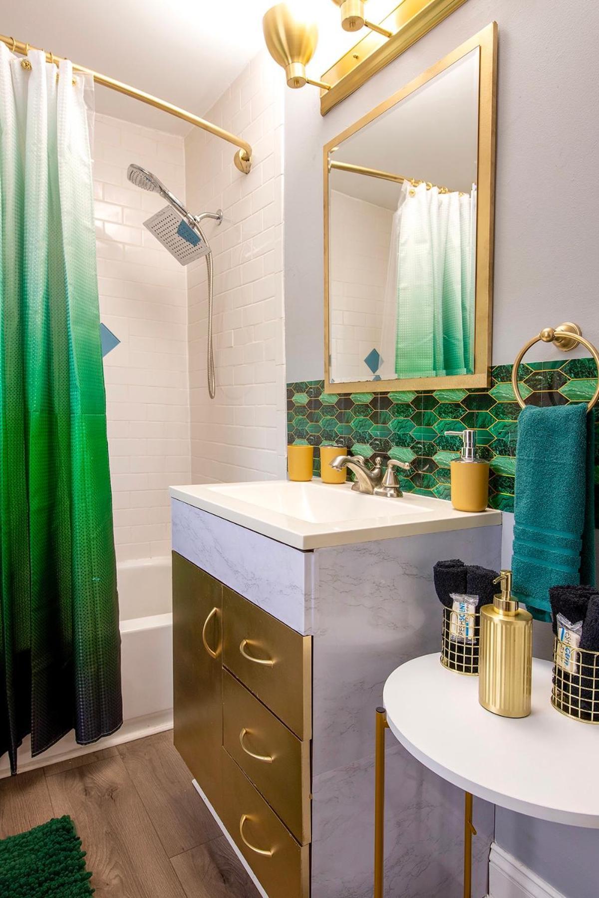 The Tremont Emerald - By Christmas Story House - Historic Charm & Modern Comfort Near Downtown With Parking, 300Mb Wifi & Self Check-In Кливленд Экстерьер фото