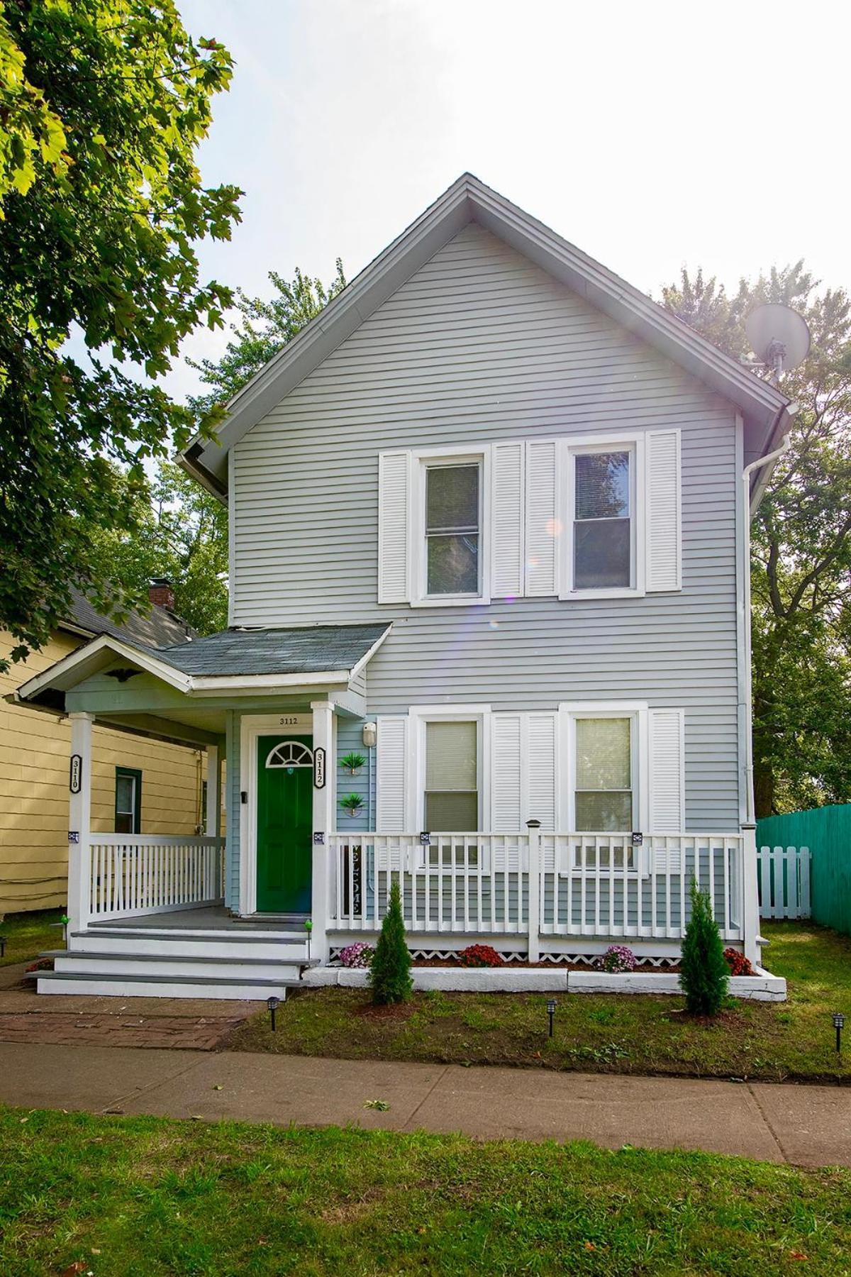 The Tremont Emerald - By Christmas Story House - Historic Charm & Modern Comfort Near Downtown With Parking, 300Mb Wifi & Self Check-In Кливленд Экстерьер фото