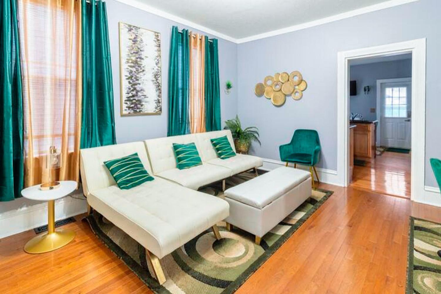 The Tremont Emerald - By Christmas Story House - Historic Charm & Modern Comfort Near Downtown With Parking, 300Mb Wifi & Self Check-In Кливленд Экстерьер фото