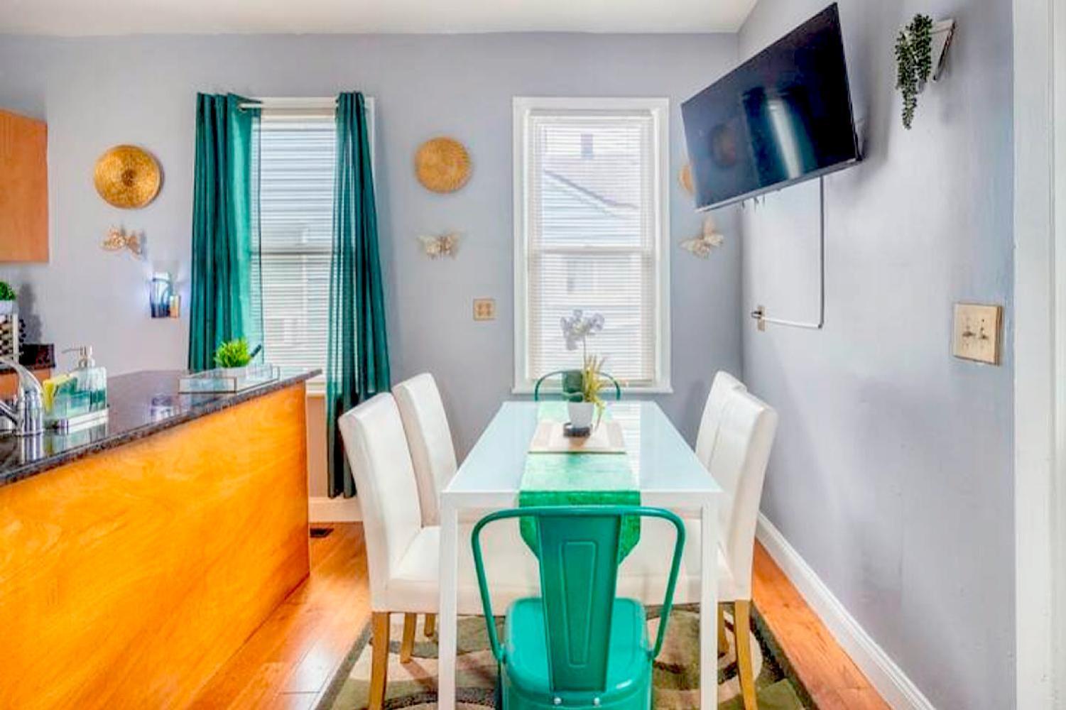 The Tremont Emerald - By Christmas Story House - Historic Charm & Modern Comfort Near Downtown With Parking, 300Mb Wifi & Self Check-In Кливленд Экстерьер фото