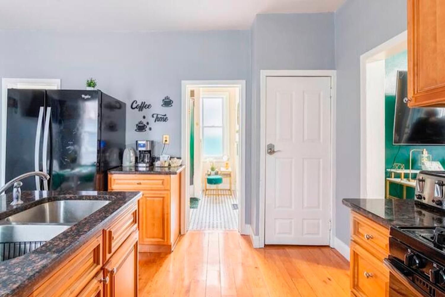 The Tremont Emerald - By Christmas Story House - Historic Charm & Modern Comfort Near Downtown With Parking, 300Mb Wifi & Self Check-In Кливленд Экстерьер фото