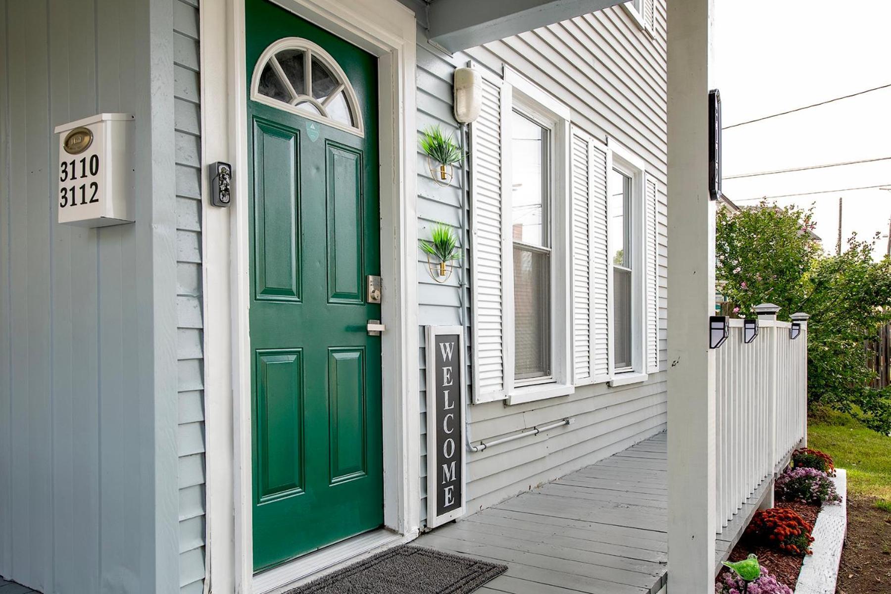 The Tremont Emerald - By Christmas Story House - Historic Charm & Modern Comfort Near Downtown With Parking, 300Mb Wifi & Self Check-In Кливленд Экстерьер фото
