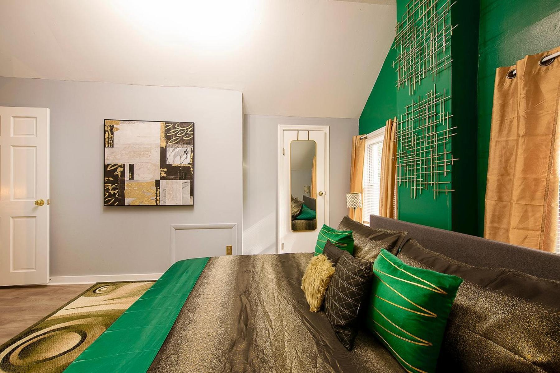 The Tremont Emerald - By Christmas Story House - Historic Charm & Modern Comfort Near Downtown With Parking, 300Mb Wifi & Self Check-In Кливленд Экстерьер фото