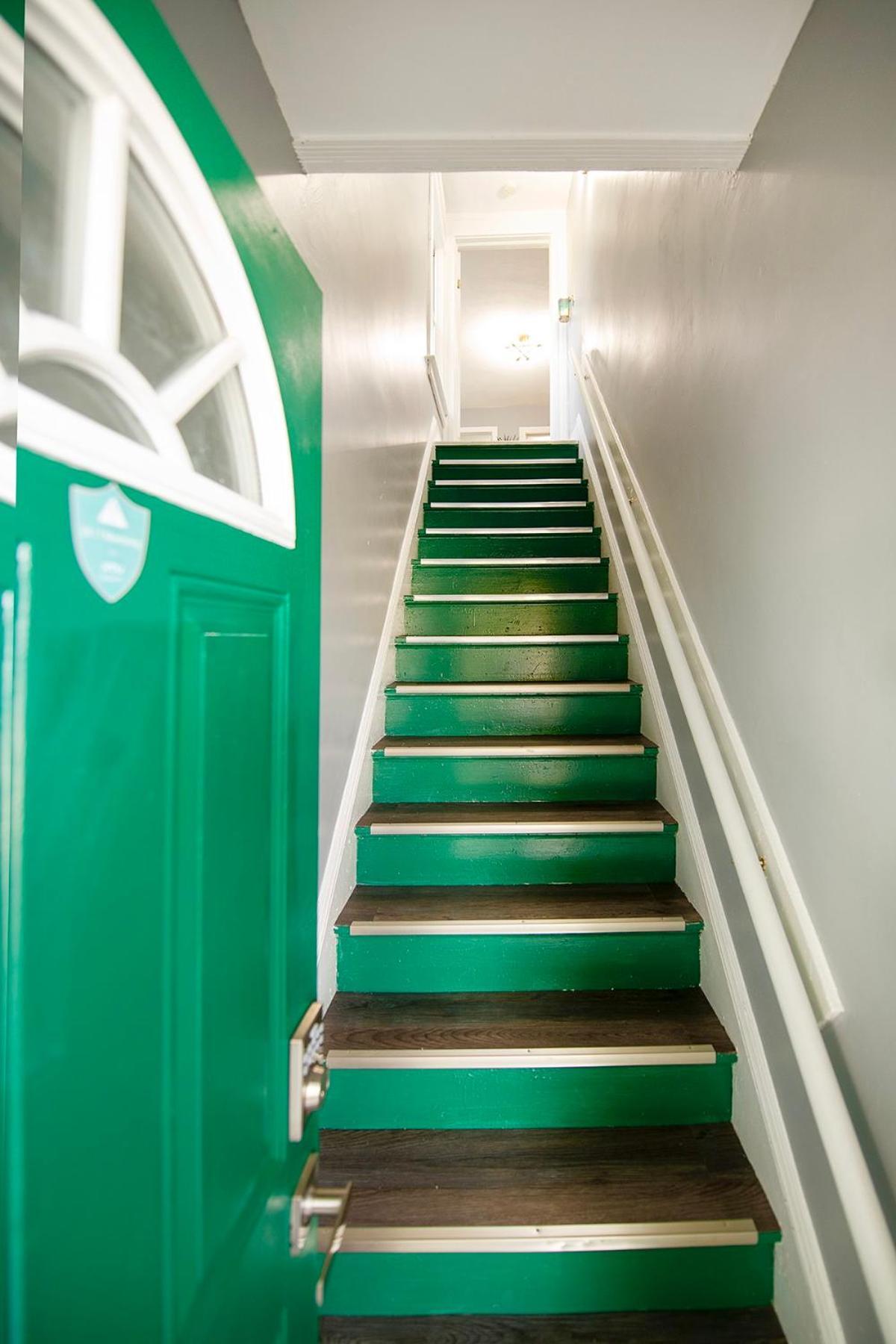 The Tremont Emerald - By Christmas Story House - Historic Charm & Modern Comfort Near Downtown With Parking, 300Mb Wifi & Self Check-In Кливленд Экстерьер фото