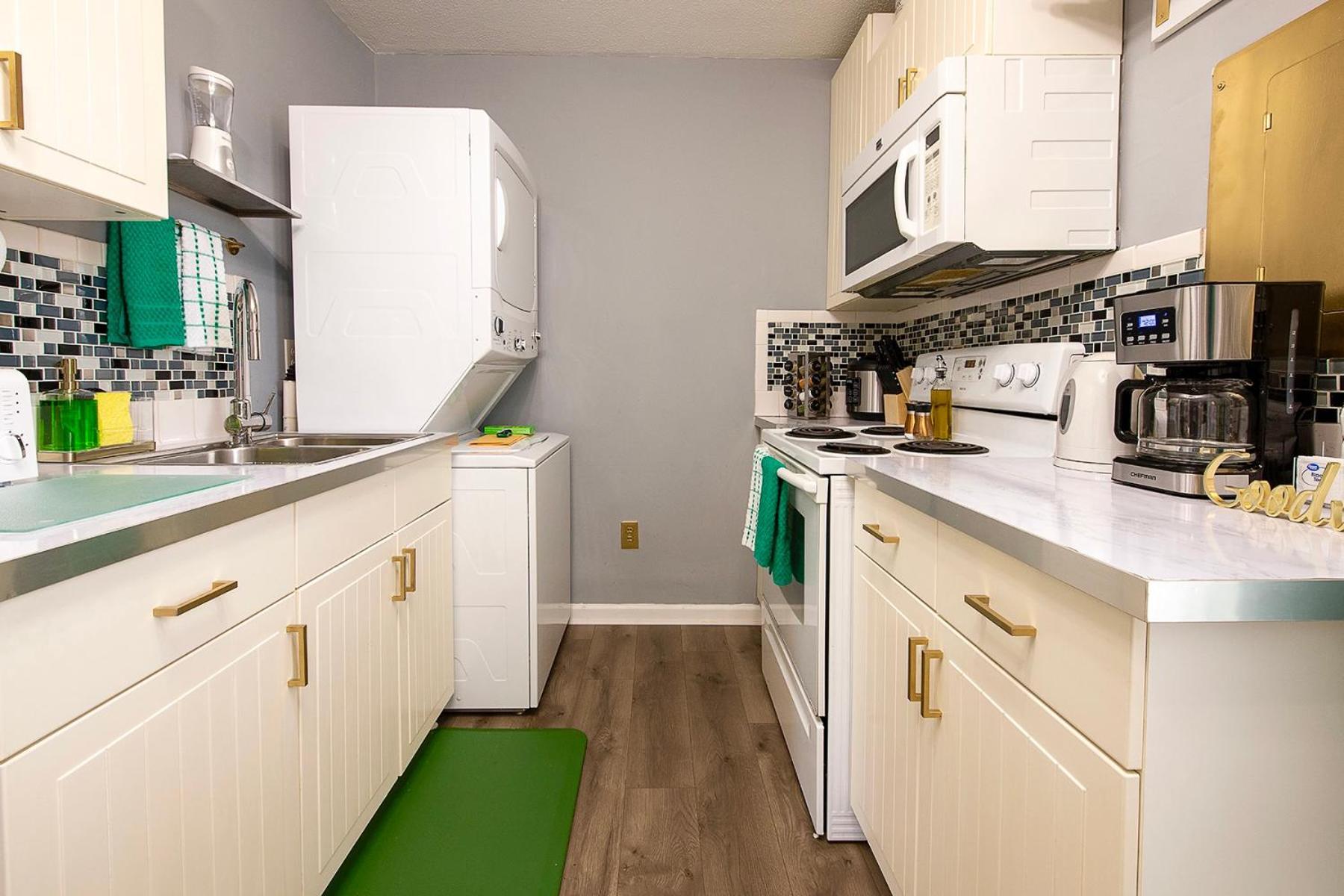 The Tremont Emerald - By Christmas Story House - Historic Charm & Modern Comfort Near Downtown With Parking, 300Mb Wifi & Self Check-In Кливленд Экстерьер фото