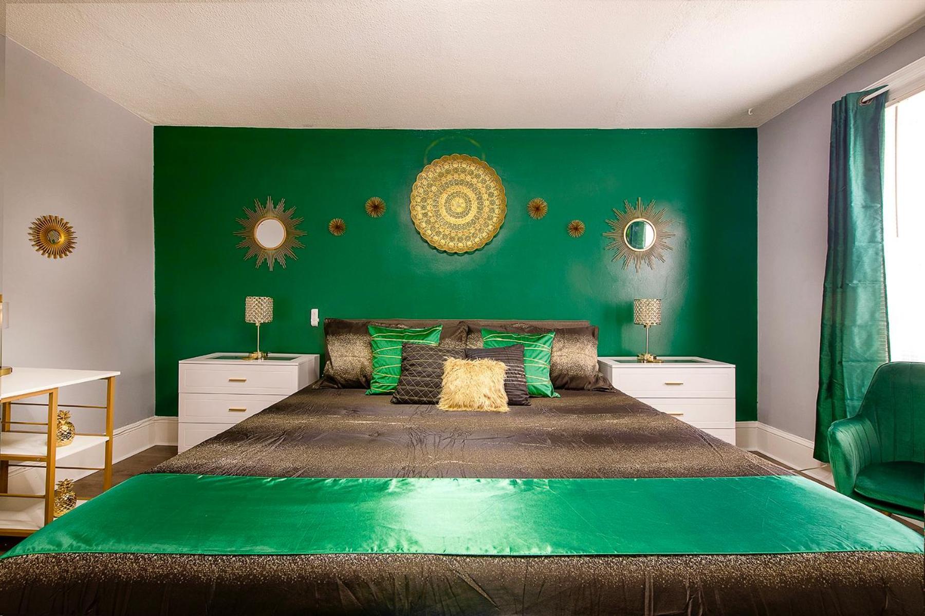 The Tremont Emerald - By Christmas Story House - Historic Charm & Modern Comfort Near Downtown With Parking, 300Mb Wifi & Self Check-In Кливленд Экстерьер фото