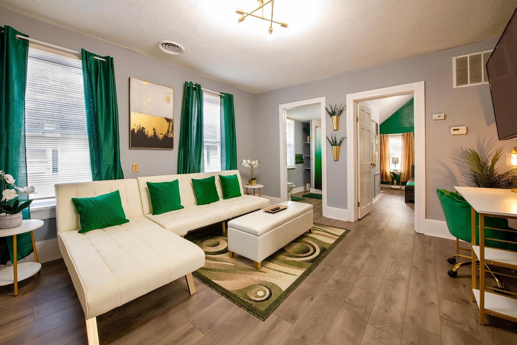 The Tremont Emerald - By Christmas Story House - Historic Charm & Modern Comfort Near Downtown With Parking, 300Mb Wifi & Self Check-In Кливленд Экстерьер фото