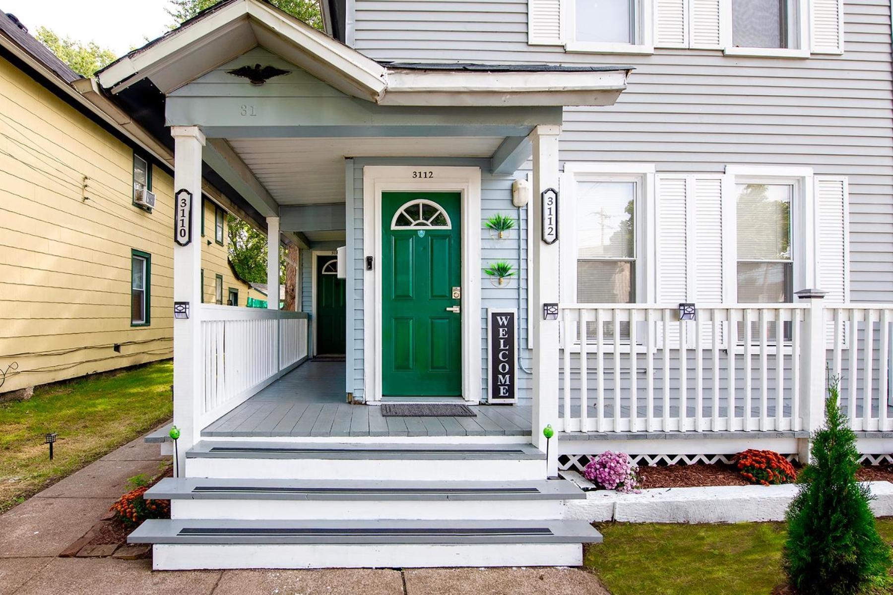 The Tremont Emerald - By Christmas Story House - Historic Charm & Modern Comfort Near Downtown With Parking, 300Mb Wifi & Self Check-In Кливленд Экстерьер фото