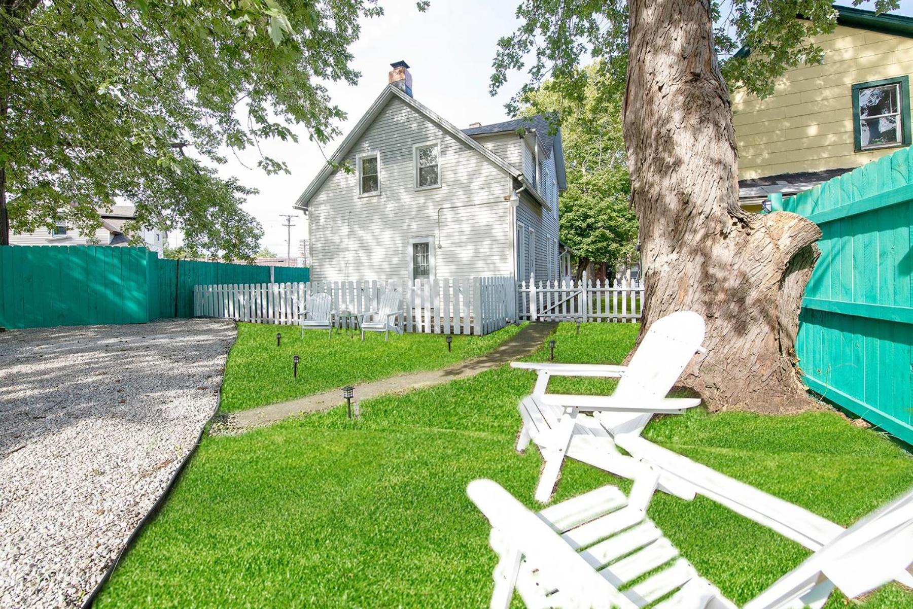 The Tremont Emerald - By Christmas Story House - Historic Charm & Modern Comfort Near Downtown With Parking, 300Mb Wifi & Self Check-In Кливленд Экстерьер фото