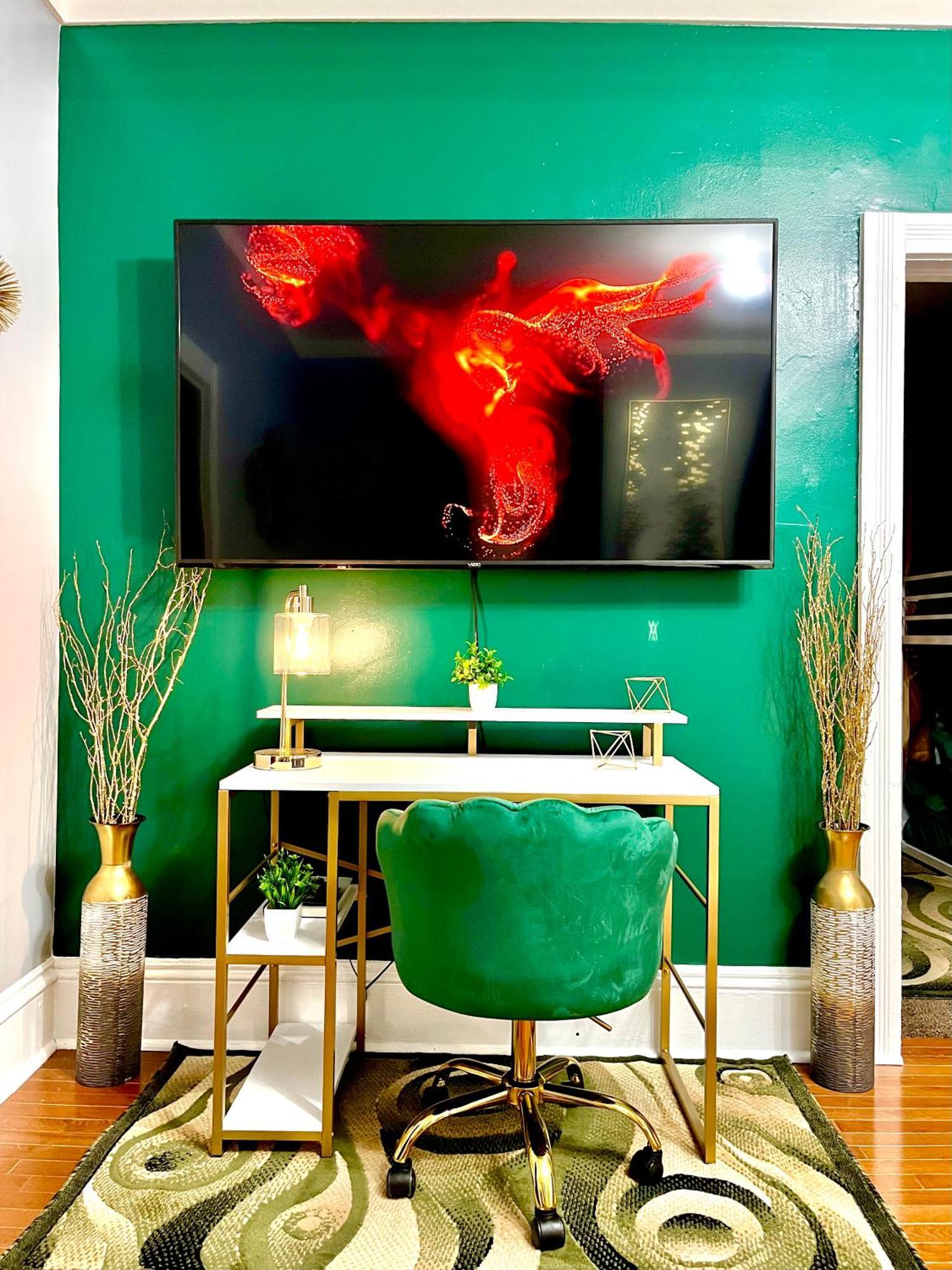The Tremont Emerald - By Christmas Story House - Historic Charm & Modern Comfort Near Downtown With Parking, 300Mb Wifi & Self Check-In Кливленд Экстерьер фото