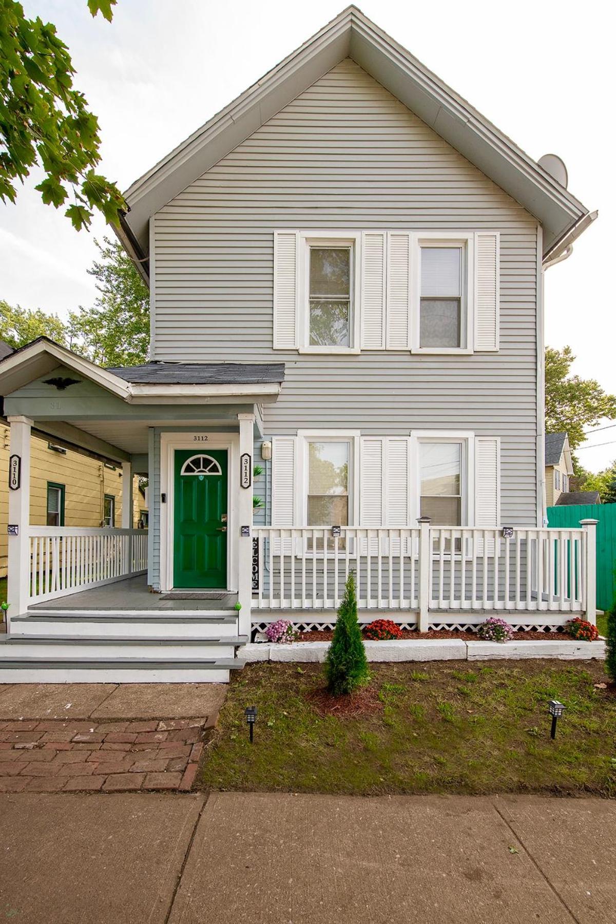 The Tremont Emerald - By Christmas Story House - Historic Charm & Modern Comfort Near Downtown With Parking, 300Mb Wifi & Self Check-In Кливленд Экстерьер фото