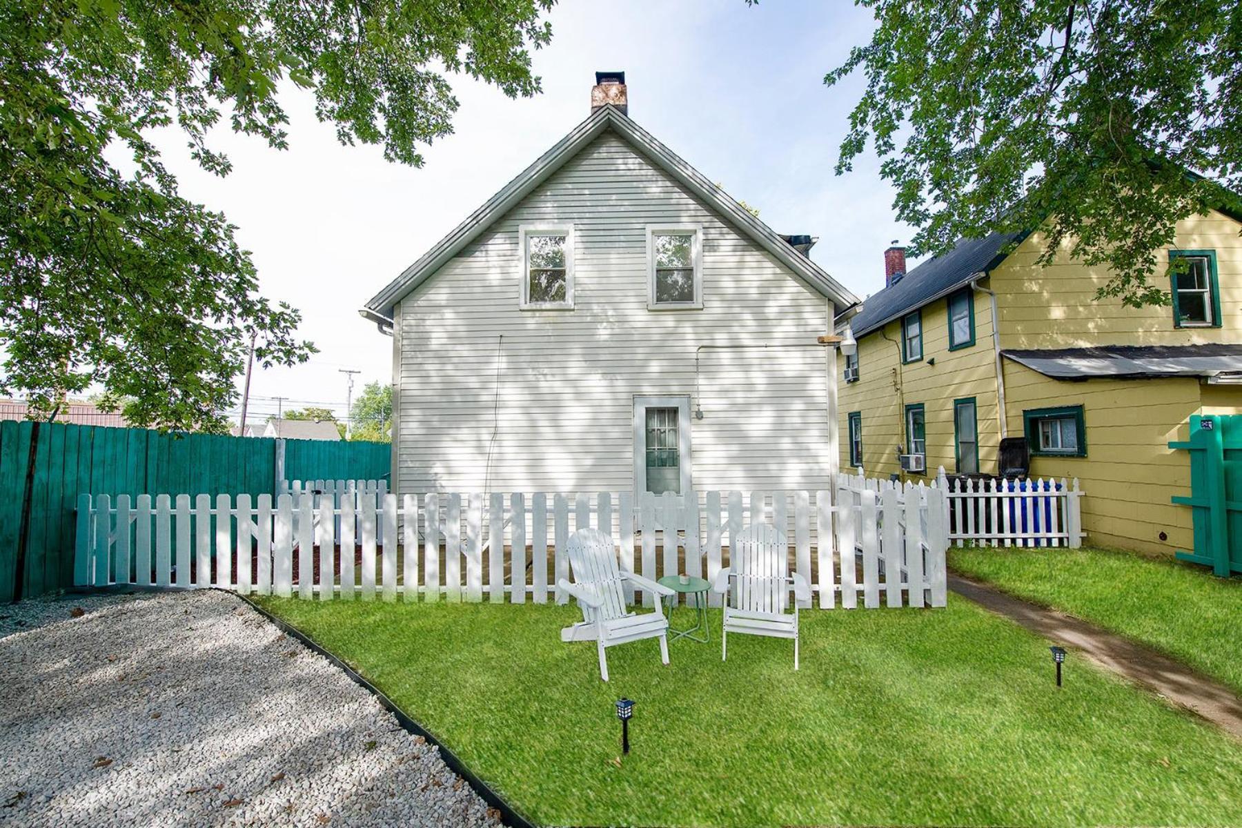 The Tremont Emerald - By Christmas Story House - Historic Charm & Modern Comfort Near Downtown With Parking, 300Mb Wifi & Self Check-In Кливленд Экстерьер фото