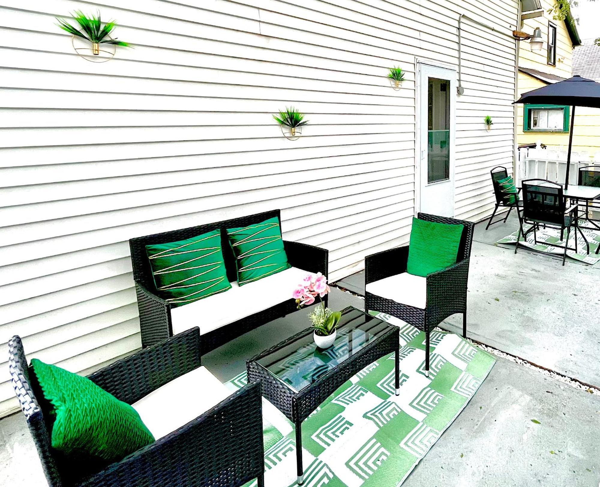 The Tremont Emerald - By Christmas Story House - Historic Charm & Modern Comfort Near Downtown With Parking, 300Mb Wifi & Self Check-In Кливленд Экстерьер фото